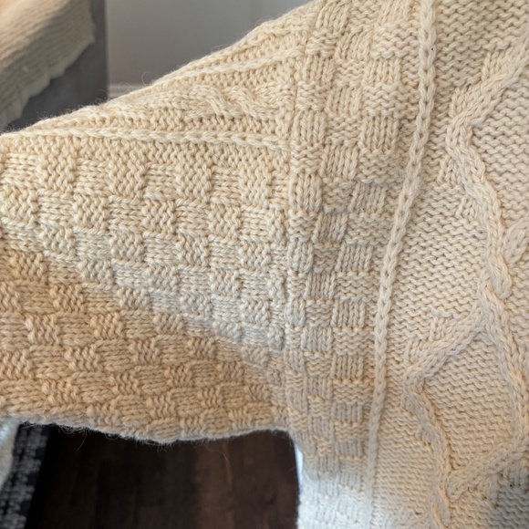 Never worn vintage Celtic Country wool cable knit sweater - Picture 5 of 9